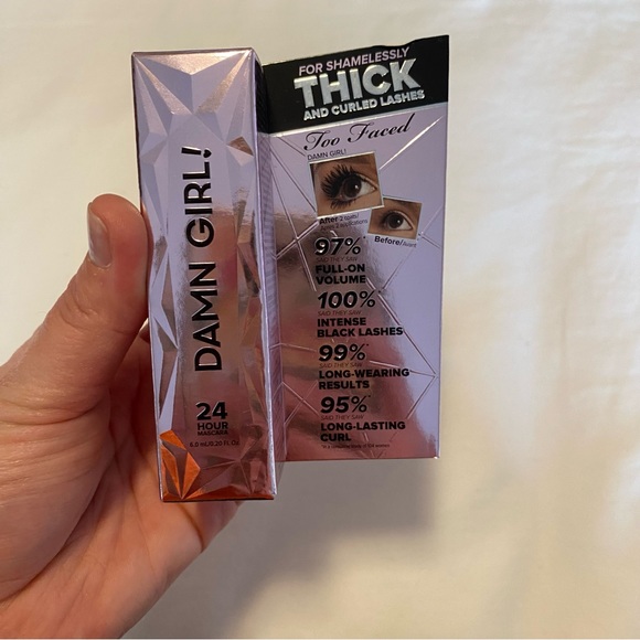 Too Faced Dam Girl mascara - Picture 1 of 2